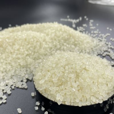 Absorción de golpes TPU poliuretano plástico gránulos en bruto Color claro