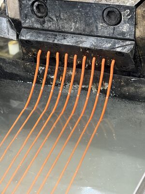 Poliuretano termoplástico (TPU) de color naranja a juego, estable en color y fácil de procesar para equipamiento deportivo, fundas de teléfono